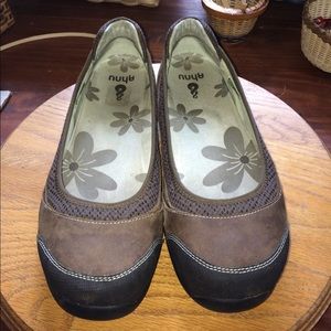 Ahnu flats in brown